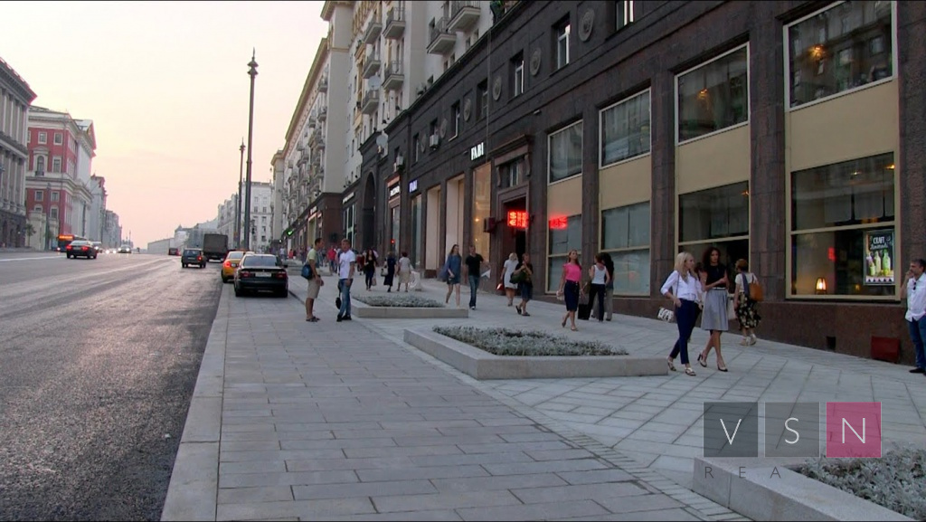 Тверская вечером